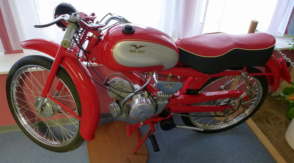 Moto Guzzi Cardellino, Baujahr 1956, 1-Zyl.-Motor mit 73ccm und 2PS, Bruno's Motorradbhne Oberwolfach, Aug.2013