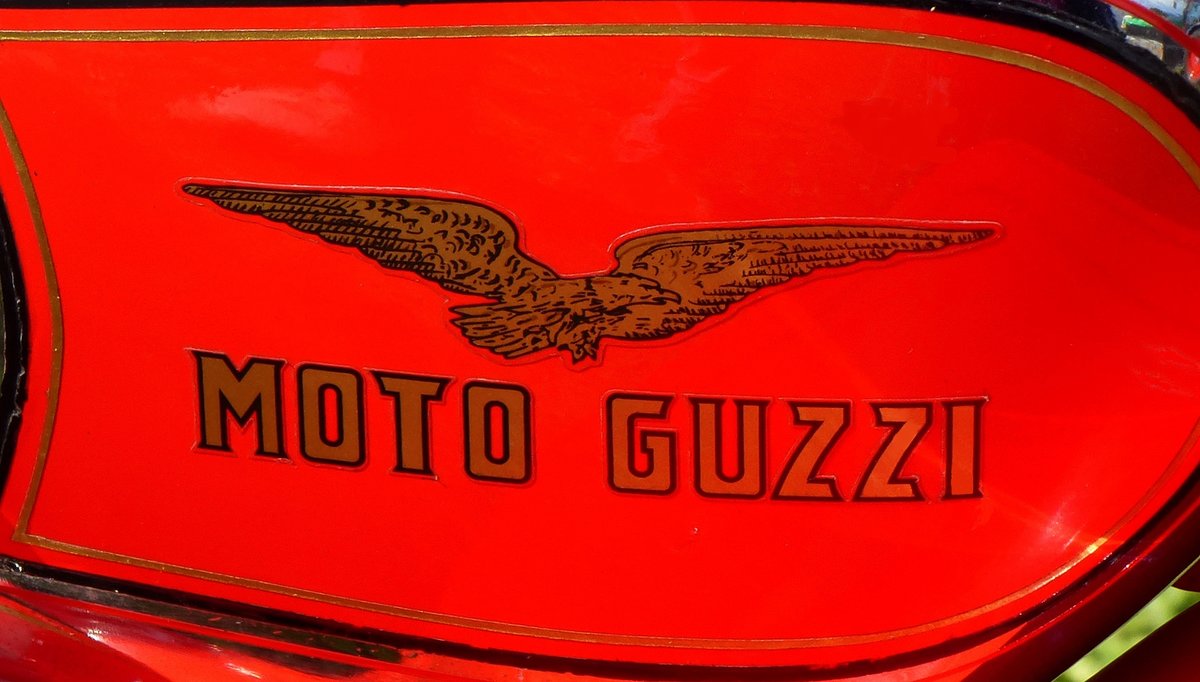 MOTO GUZZI, Tankemblem an einem Oldtimer-Motorrad, Dez.2016