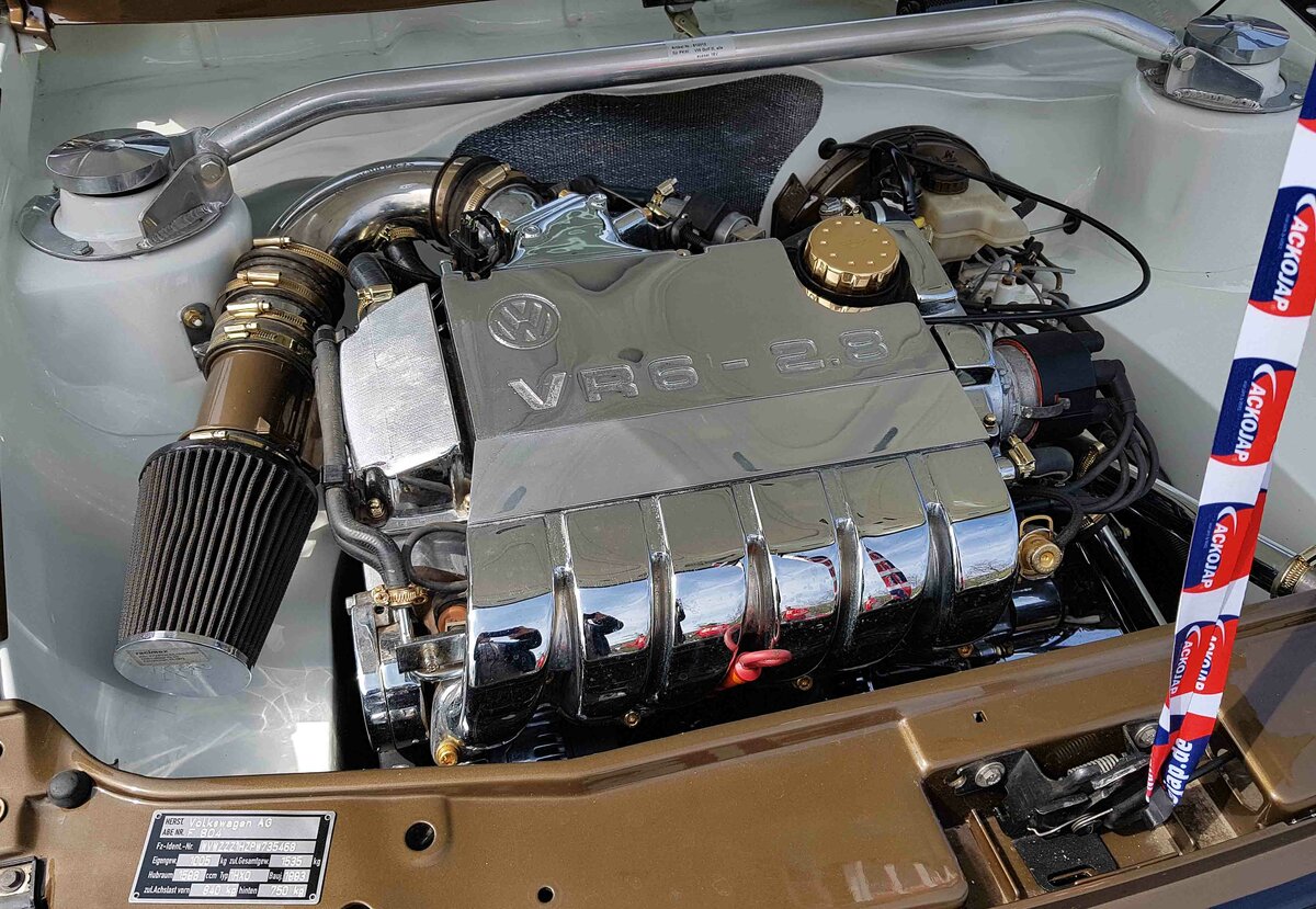 =Motor des VW Golf III VR6, gesehen bei der Oldtimerveranstaltung in Frankenberg/Eder. Mai 2023