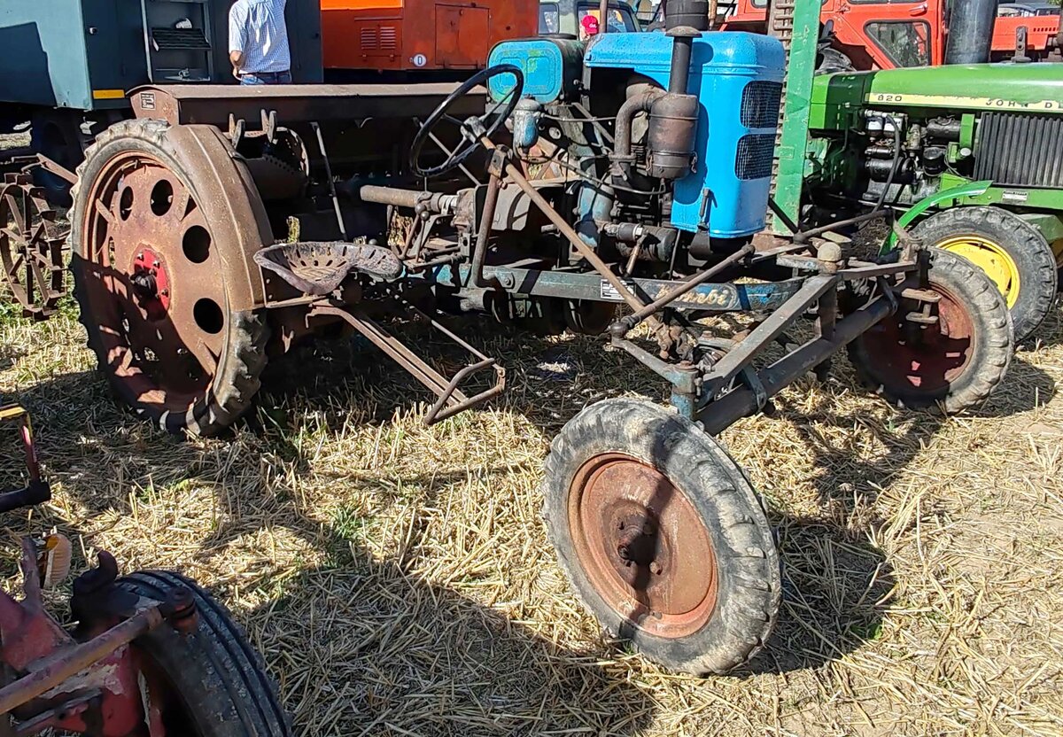 =Motorhackmaschine Kombi, präsentiert bei der Oldtimerausstellung der OLDTIMERFREUNDE OHMTAL in Dannenrod, 09-2025