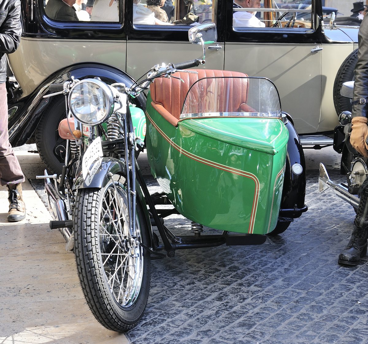 Motorrad Gespann von B.S.A, am 5.3.2017 beim Treffpunkt einer Oldtimerausfahrt auf dem Plaça de Sant Jaume,Barcelona
