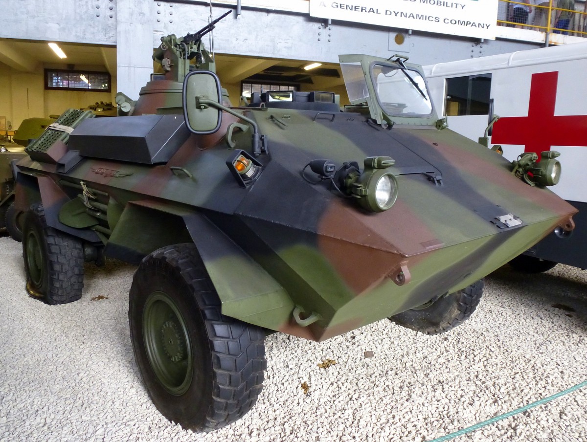 Mowag  SPY , Schützenpanzer, Baujahr 1987, 210PS, Vmax.110Km/h, wurde nicht in Serie gebaut, Schweizerisches Militärmuseum Full, Juli 2015