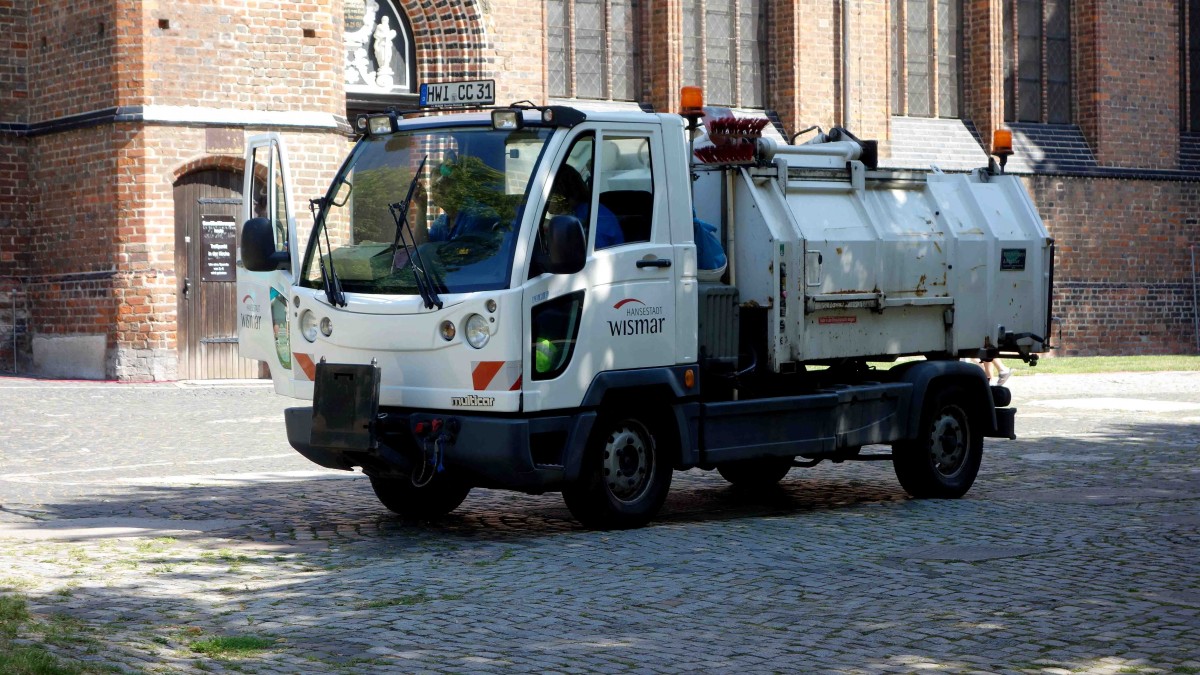 Multicar der Hansestadt Wismar unterwegs im Stadtgebiet, August 2014