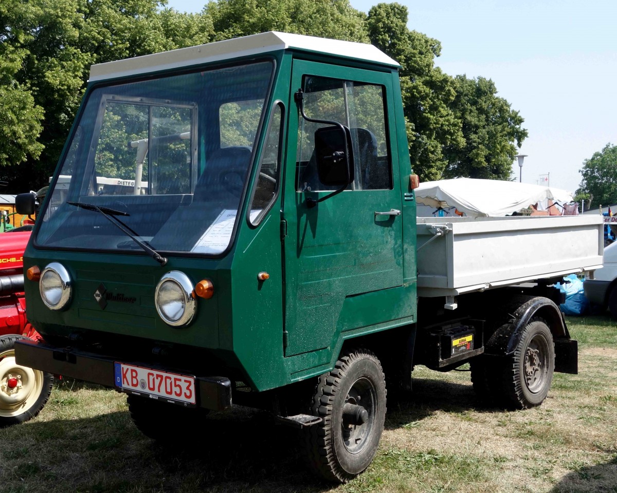 Multicar steht bei der Oldtimerausstellung in Gudensberg im Juli 2015