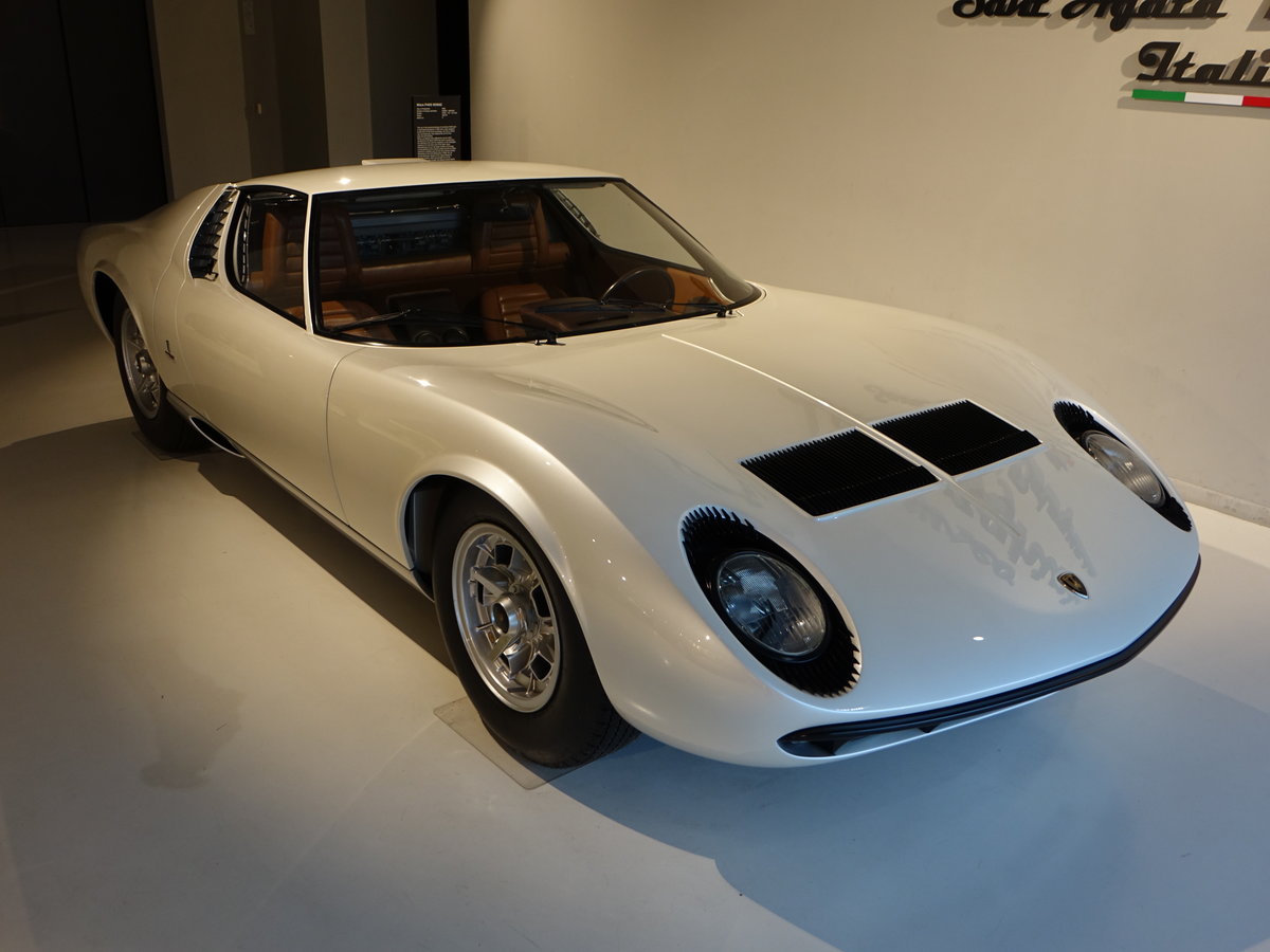Museo Lamborghini Sant'Agata Bolognese, Lamboghini Miura P400, Baujahr 1966, 350 PS, 
3.9 ltr V12 Motor (30.10.2017)