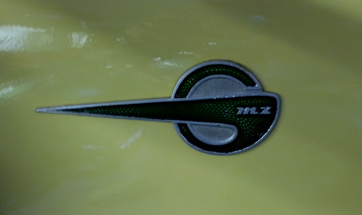 MZ, Motorenwerke Zschopau, die 1922 gegrndete Firma in Sachsen besa die erste Fliebandproduktion von Motorrdern weltweit, ab 1952 wurde dieses Firmenlogo verwendet, bis 1989 gehrte MZ zu den grten Motorradherstellern in der Welt, Aug.2013a
