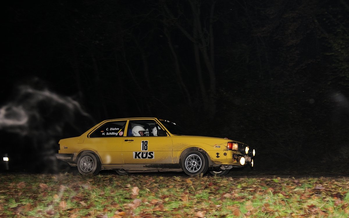 Nachts in der Eifel, (Blitzlicht ist erlaubt) Nr.18 Herbert Schilling & Caroline Diehm auf Audi 80, auf Ford Sierra Cosworth bei der  Youngtimer  39. ADAC Rallye Köln Ahrweiler 12.11.2016
