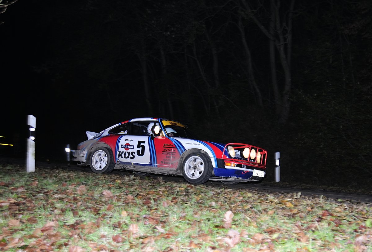 Nachts in der Eifel, (Blitzlicht ist erlaubt) Nr.5 Stefan Oberdörster & Olaf Heupe, Porsche 911 SC bei der  Youngtimer  39. ADAC Rallye Köln Ahrweiler 12.11.2016