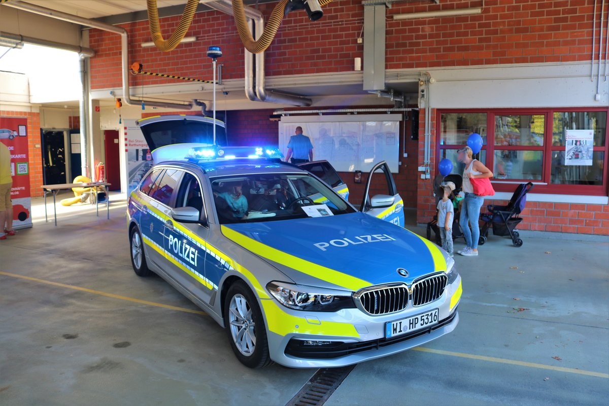 Nagelneuer BMW 5er FustW der Autobahnpolizei Hessen am 08.08.18 beim Tag der Offenen Tür der Feuerwehr Neu-Isenburg. Der wagen ist ein Tag zuvor in Dienst gestellt worden