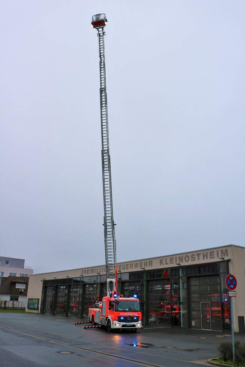 Neue DL(A)K 23/12 (Florian Kleinostheim 30/1) der Feuerwehr Kleinostheim am 15.01.23 bei einen Fototermin
