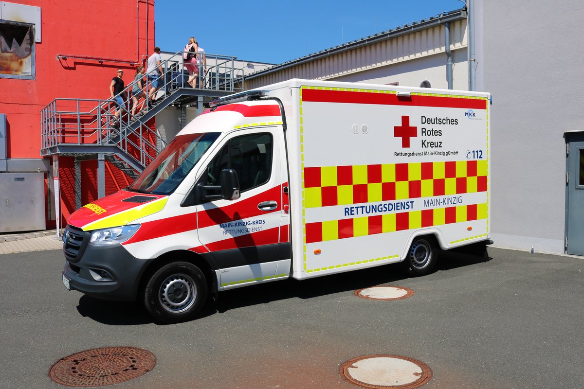 Neuer DRK Hanau Mercedes Benz Sprinter RTW am 02.06.19 beim Tag der offenen Tür der Feuerwehr