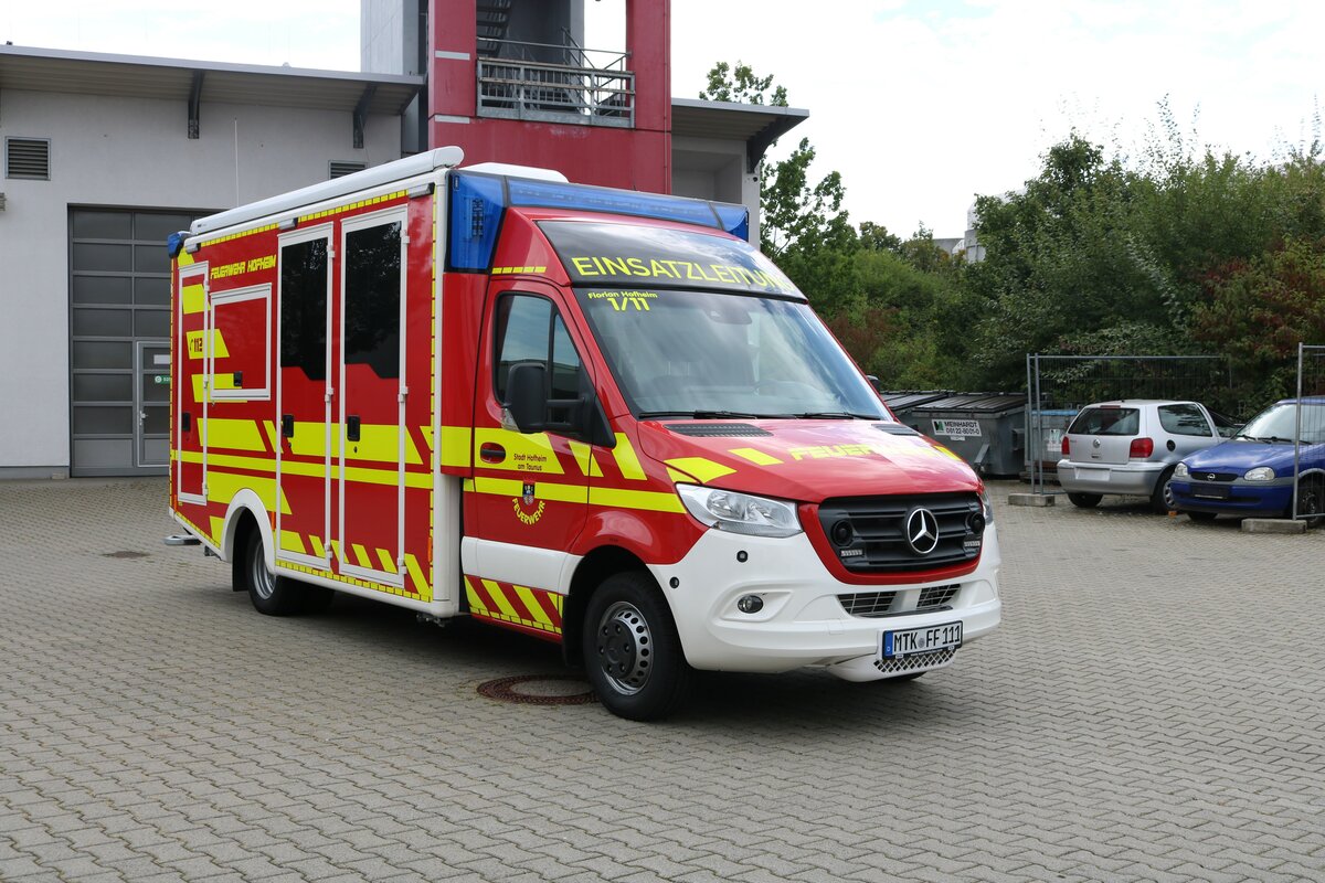 Neuer Feuerwehr Hofheim am Taunus Mercedes Benz Sprinter ELW am 10.09.21 bei einen Fototermin