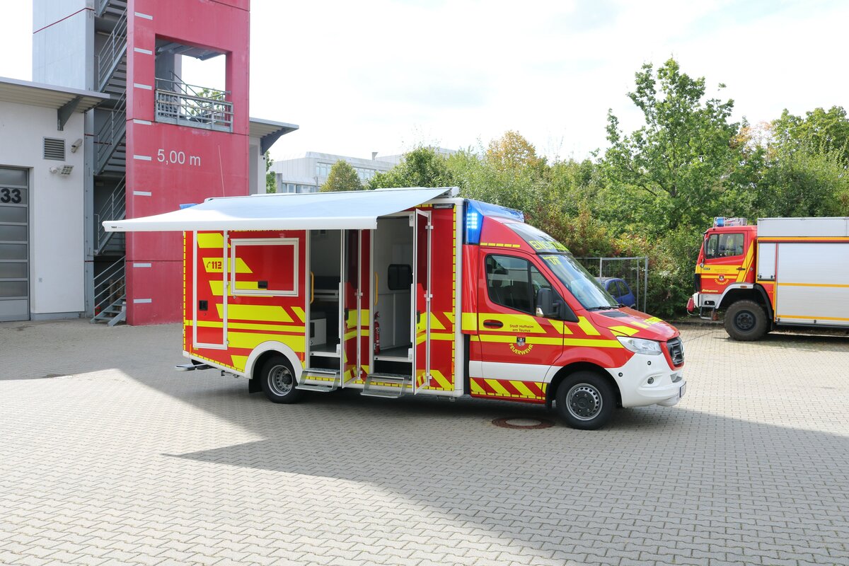 Neuer Feuerwehr Hofheim am Taunus Mercedes Benz Sprinter ELW am 10.09.21 bei einen Fototermin