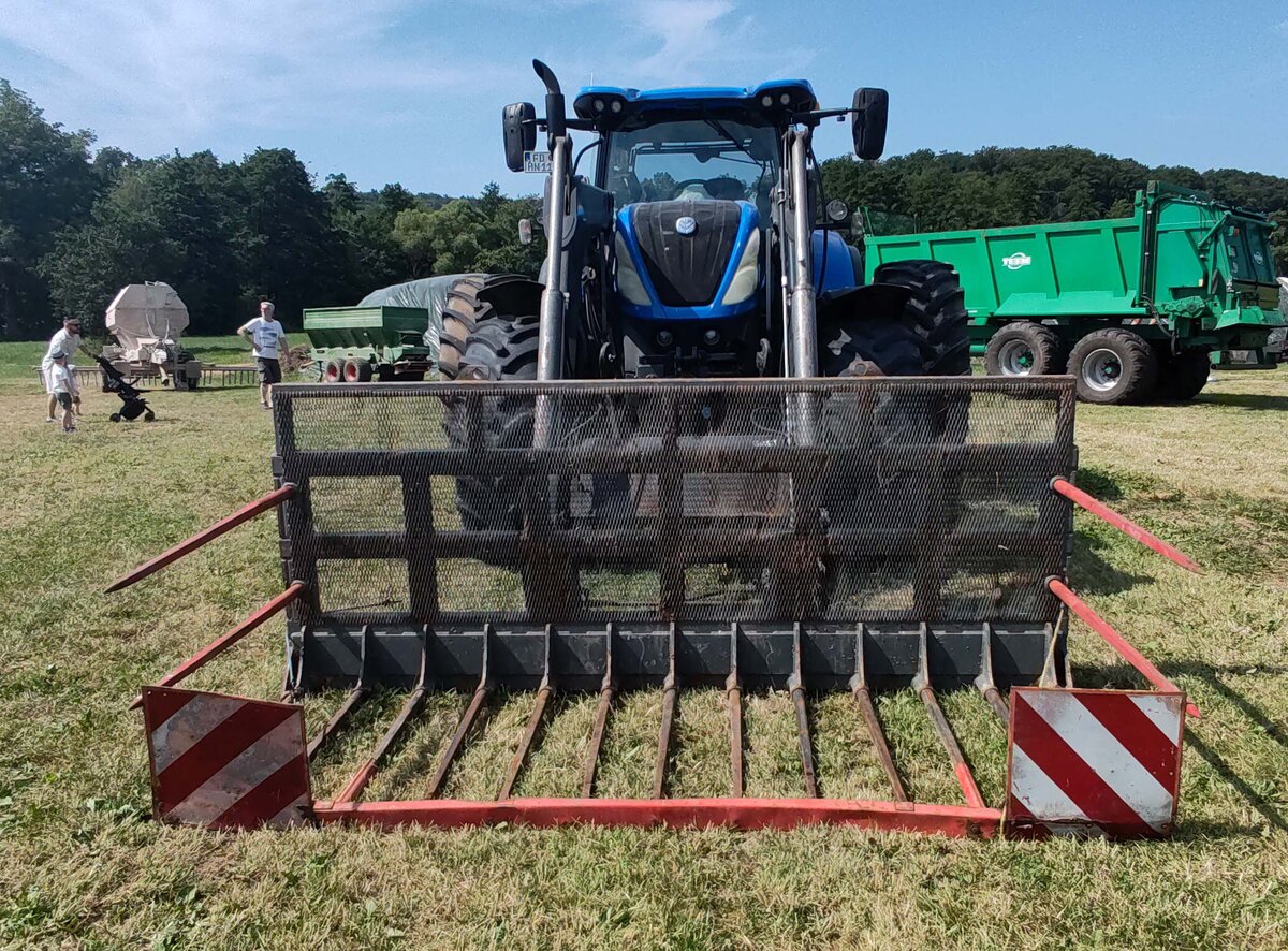 =New Holland T7.270, gesehen beim Firmengeburtstag:  66 Jahre Lohnunternehmen HERRLICH  aus Langenbieber, 06-2026