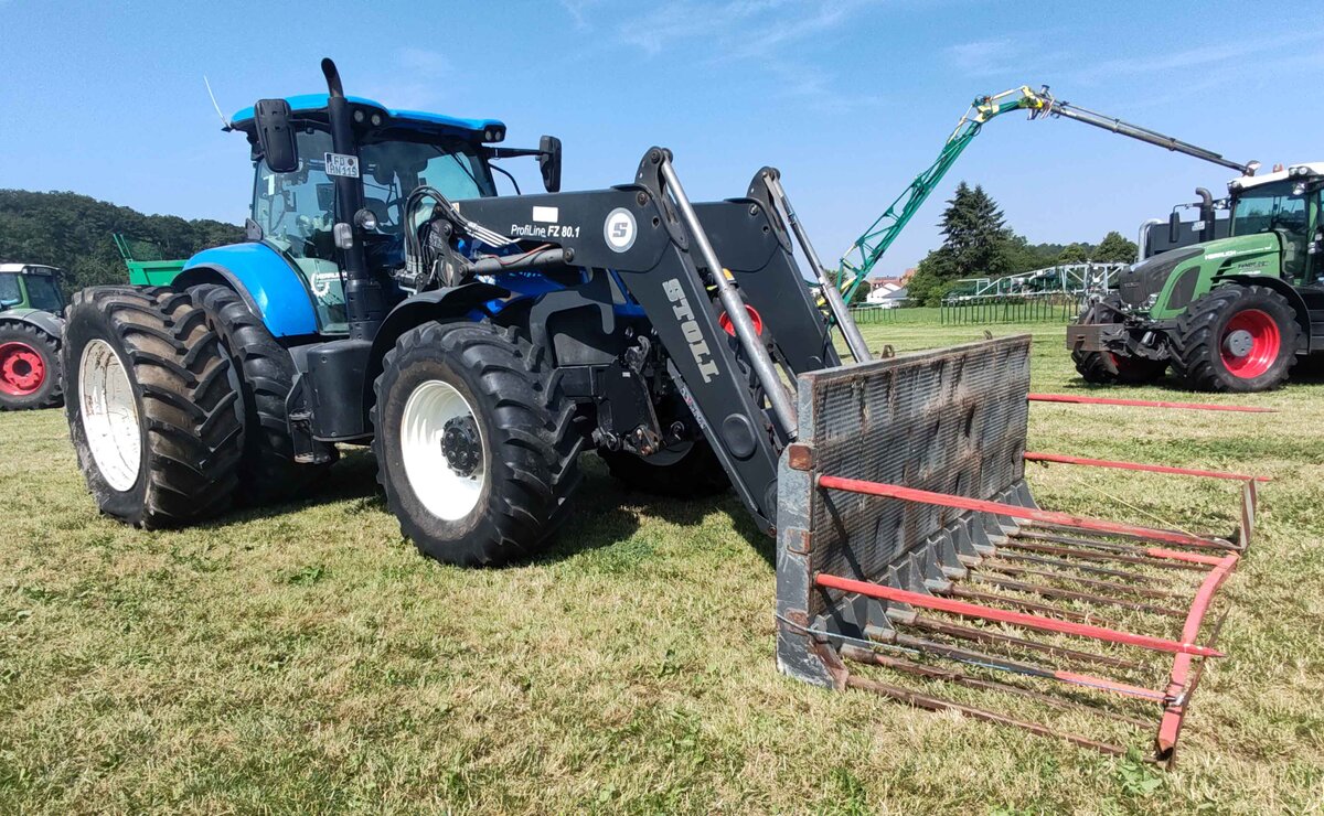 =New Holland T7.270, gesehen beim Firmengeburtstag:  66 Jahre Lohnunternehmen HERRLICH  aus Langenbieber, 06-2026