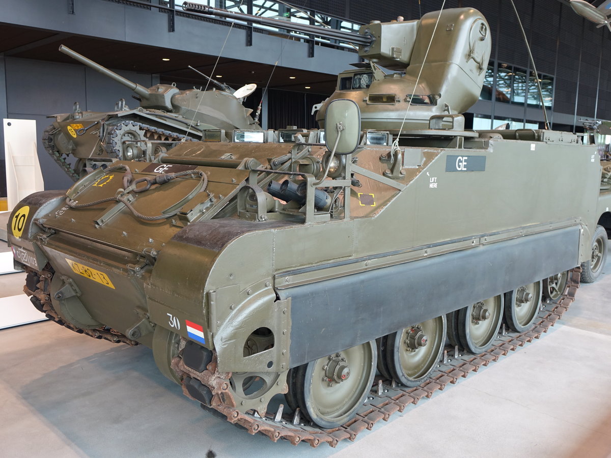 Niederl. Militärmuseum, Commando Panzer M113, V6 Motor mit 156 KW (21.08.2016)