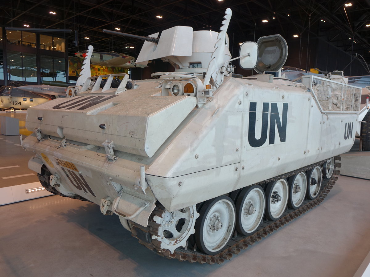 Niederl. Militärmuseum, Schützenpanzer YPR 765 / AIFV, gebaut von 1977 bis 2010, Hersteller FMC Corporation, Detroit V6 Dieselmotor, 197 KW, Gewicht 13.7 To. (21.08.2016)