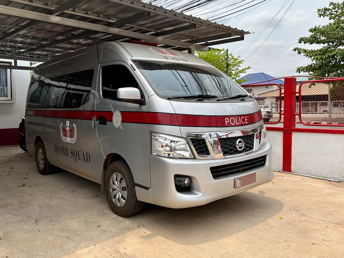 Nissan NV350 Caravan der Bombenentschärfungseinheit (EOD) der Polizei Nong Khai (Thailand) - 16.04.2023