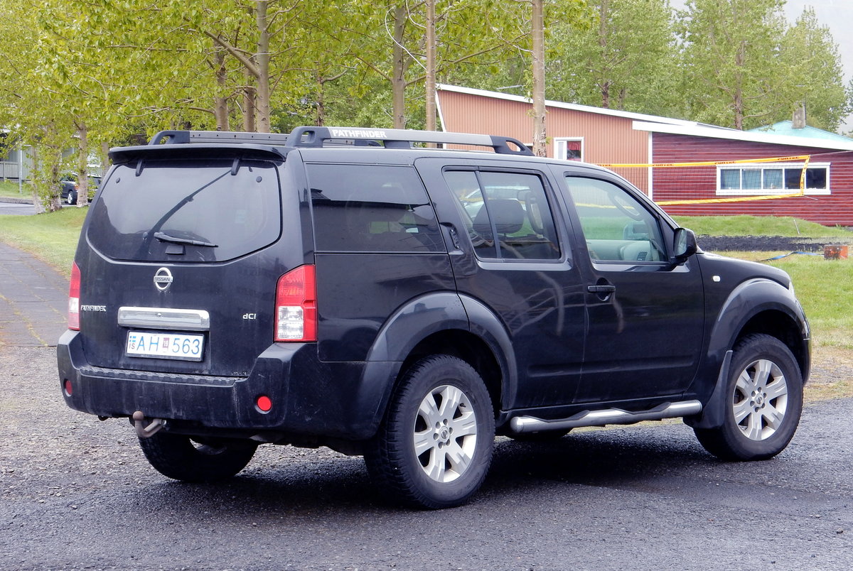 Nissan Pathfinder am 14.06.19 in Seydisfjördur