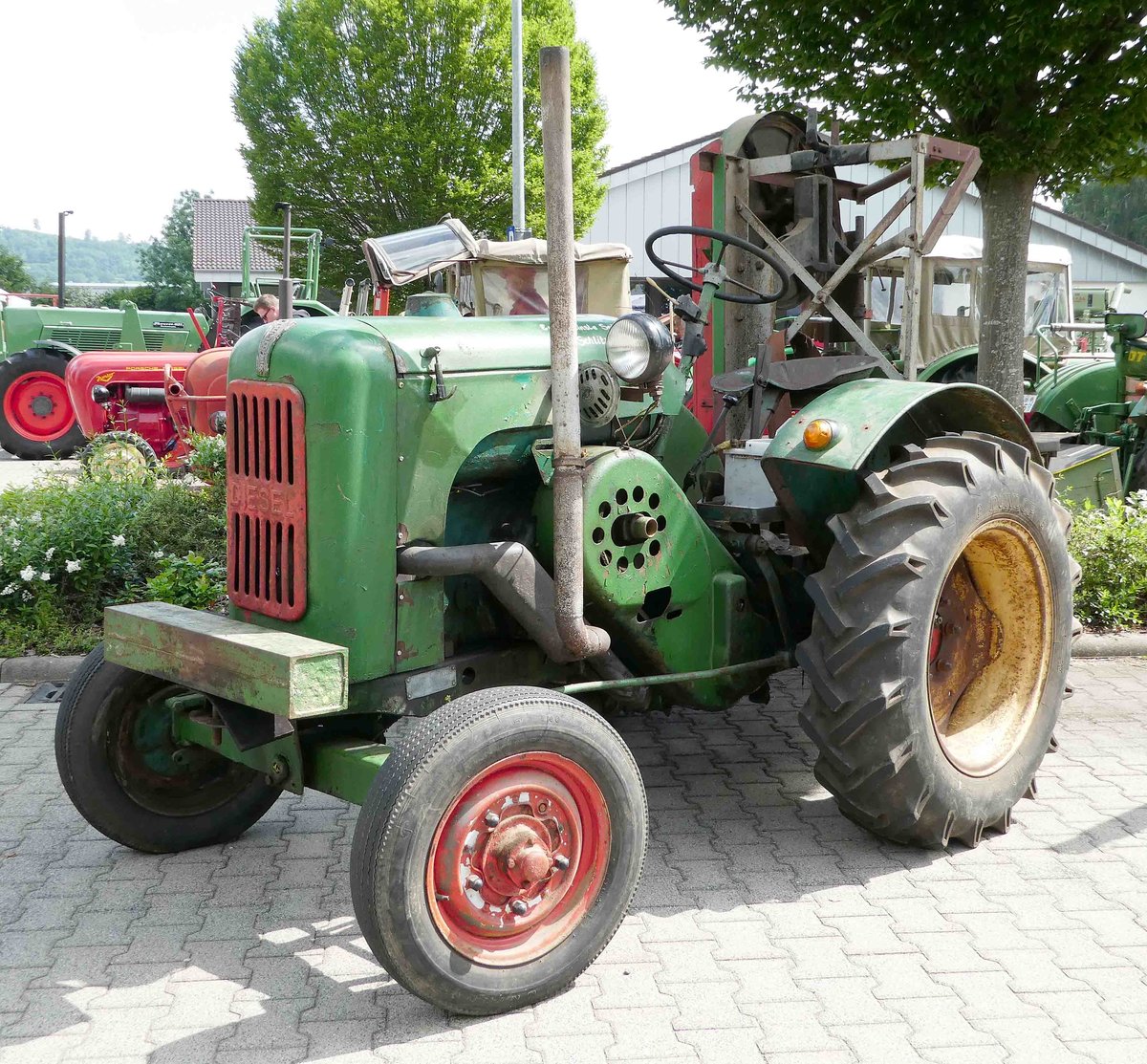 =Normag mit Bandsäge, gesehen bei der Traktorenausstellung  Ahle Bulldogge us Angeschbach oh Lannehuse  in Angersbach im Juni 2018