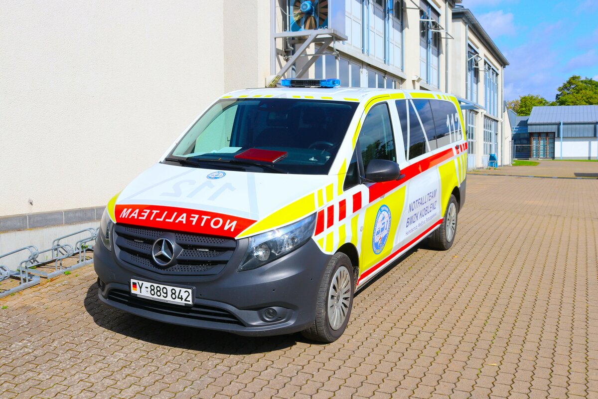 Notfallmedizinisches Zentrum der Bundeswehr Koblenz Mercedes Benz Vito am 23.09.23 beim Tag der offenen Tür von Christoph 23 zum 50 jährigen Jubiläum