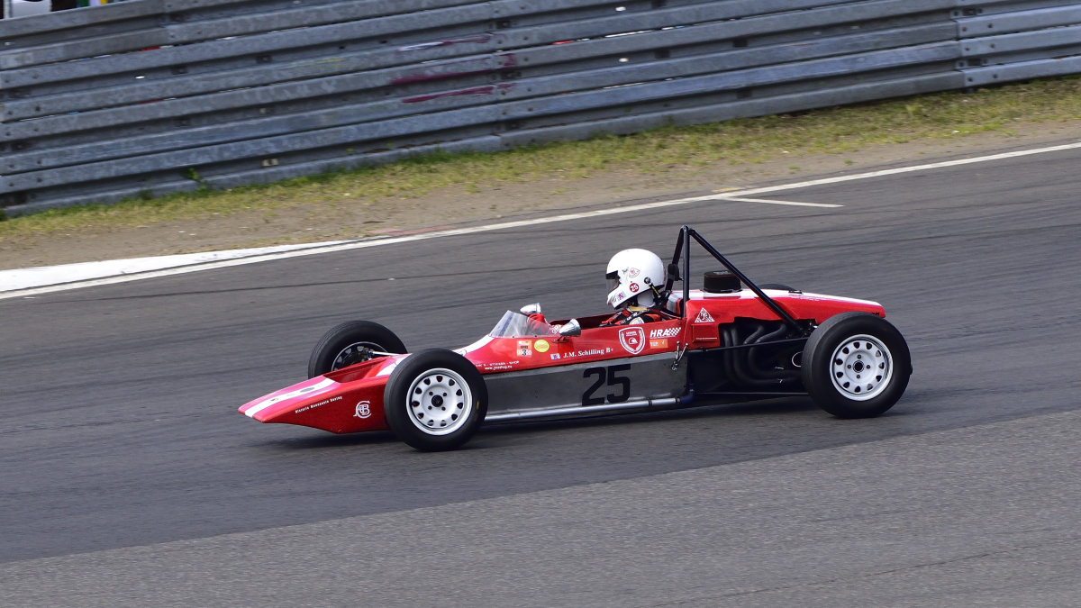 Nr. 25,  Lotus 69F FORMEL FORD 1600, Bj. 1970. Historic Monoposto Racing
Die Rennserien der Formelfahrzeuge aus den Nachwuchsklassen der 60er und 70er Jahre halten ein wichtiges St�ck Motorsportgeschichte lebendig.
Aufnahmen vom: N�rburgring Classic am 13.06.2026, aus den Zuschauer Bereichen.
