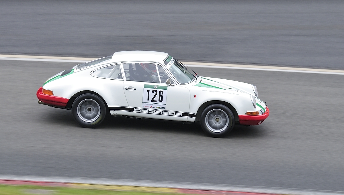 Nr.126 Porsche 911 ST (Bj. 1971) mitgezogen beim Dunlop FHR Langstreckencup, Youngtimer Festival Spa am 19.7.2015