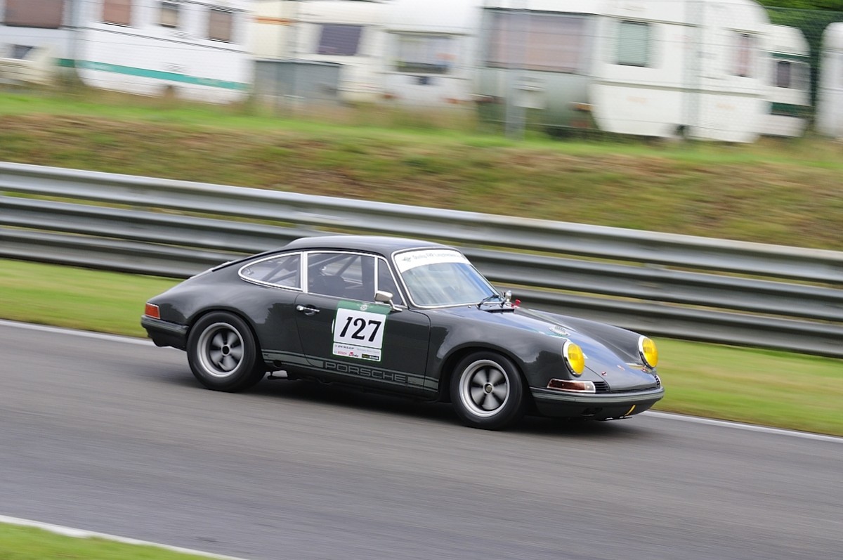 Nr.127 Porsche 911 ST (Bj. 1971) mitgezogen beim Dunlop FHR Langstreckencup, Youngtimer Festival Spa am 19.7.2015