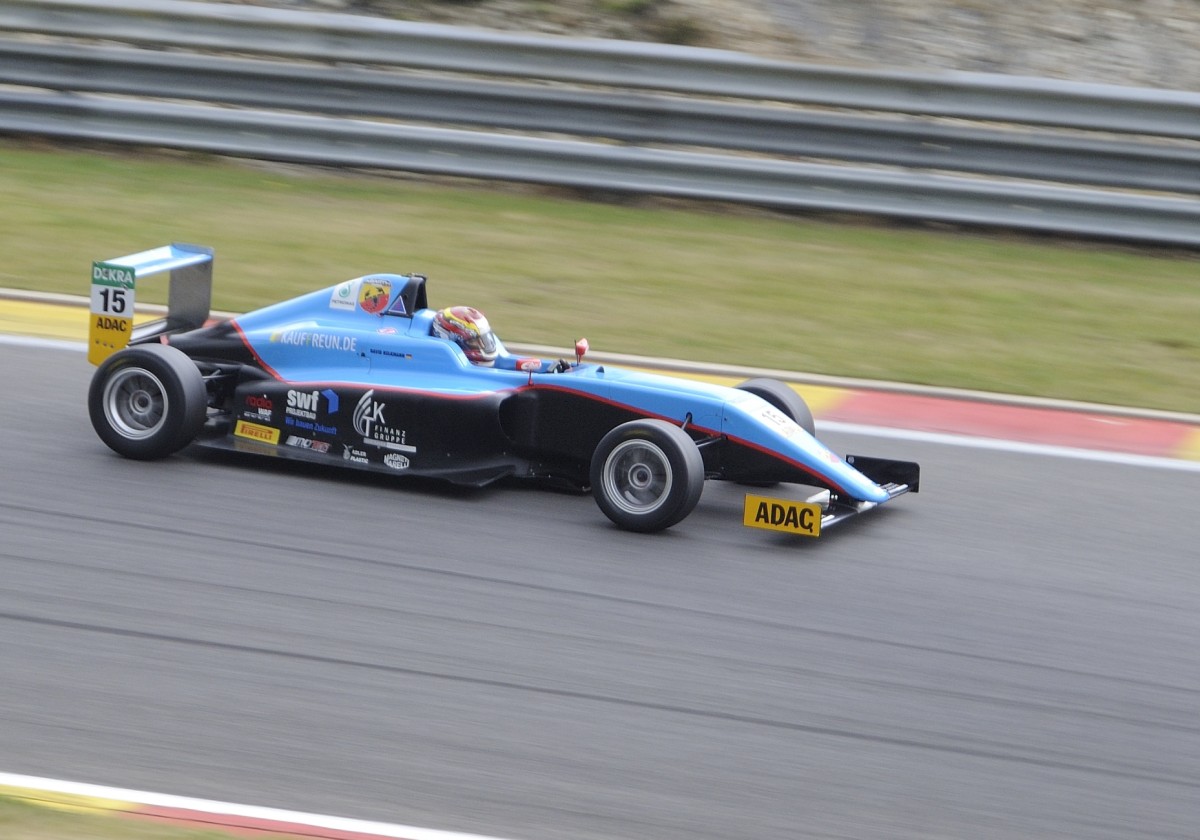Nr:15 der ADAC Formel 4, Team Jenzer Motorsport, Fahrer: David Kolkmann , beim 1.Lauf am 20.6.2015 in Spa Francorchamps