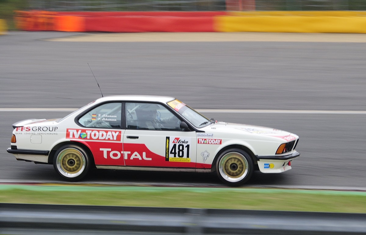 Nr.481 BMW 635 CSI mitgezogen beim Dunlop FHR Langstreckencup, Youngtimer Festival Spa am 19.7.2015