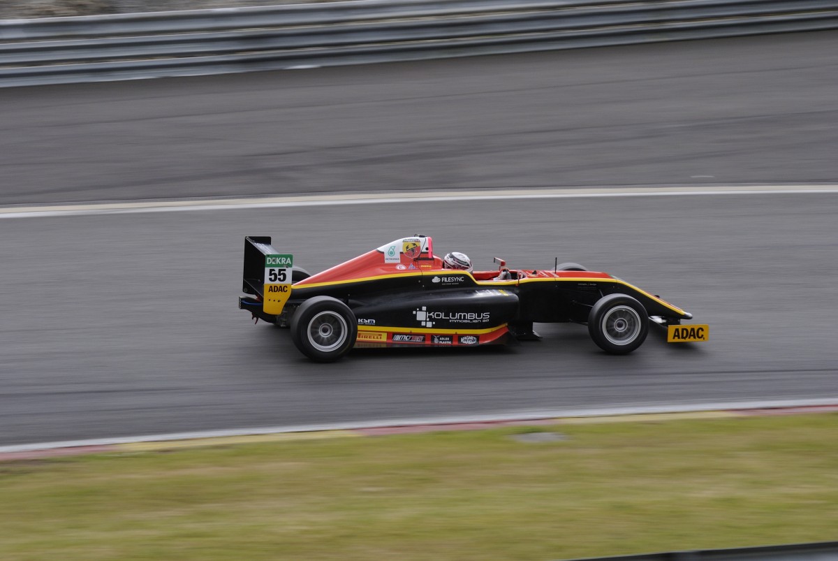 Nr:55 der ADAC Formel 4, Race Performance, Fahrer: Marylin Niederhauser, beim 1.Lauf am 20.6.2015 in Spa Francorchamps
