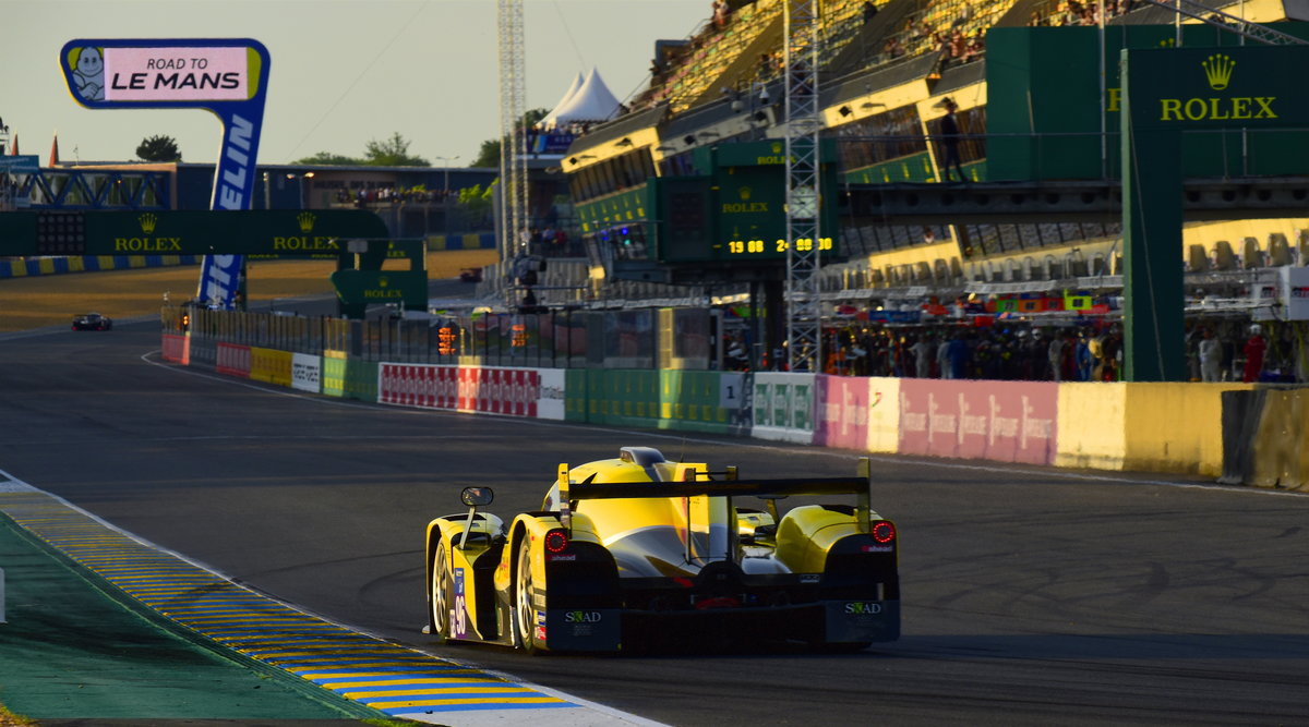 Nr.96 Ginetta P3-15 - Nissan LMP3, von TKS Racing, für die Fahrer: Shinyo Sano & Takuya Shirasaka, am 14.06.2018 beim Zeittraining, nach Schuß in die Start und Ziel Geraden. Rahmenprogramm  Road To Le Mans 2018  der 86. Ausgabe der 24 Stunden Le Mans
(Bild auf Wunsch aufgehellt)