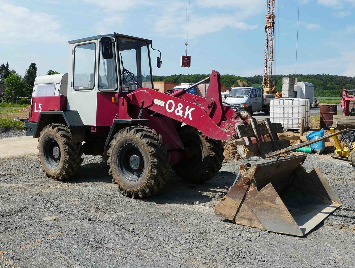 =O & K L5 steht auf einer Baustelle in Petersberg im Mai 2018