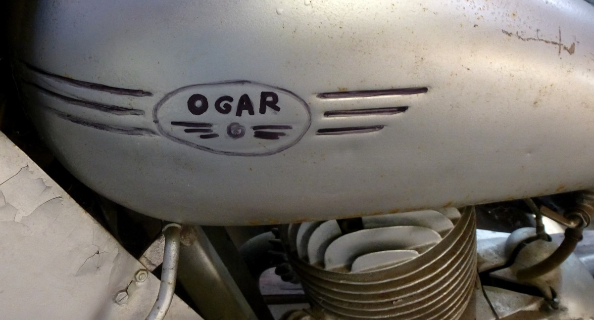 OGAR, Tankaufschrift an einem Oldtimer-Motorrad, die Firma in der Tschechei baute vor dem II.Weltkrieg Motorrder, Feb.2015