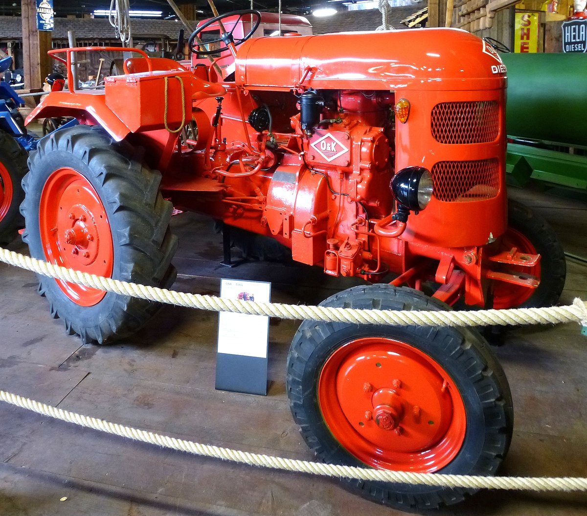 O&K T18A, Ackerschlepper aus Deutschland, Baujahr 1954, 1-Zyl.Diesel mit 1662ccm und 18PS, Auto & Traktor Museum Bodensee, Aug.2013