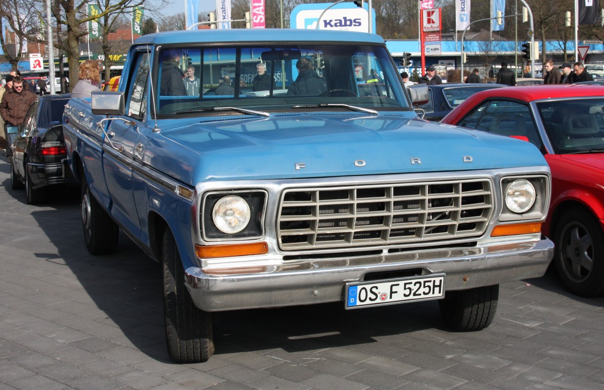 Oldtimer Ausstellung am 6.3.2016 auf dem Gelände der Firma Baresa in Osnabrück:
Ford F 250 Custom