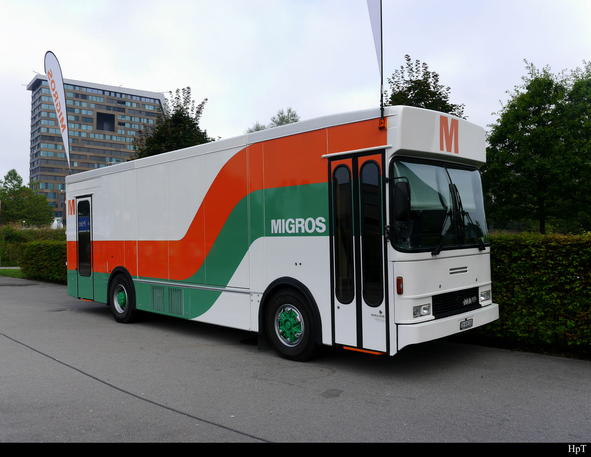 Oldtimer NAW ex Mobiler Einkaufwagen der Firma Migros abgestellt in der Stadt Zug am 24.08.2019