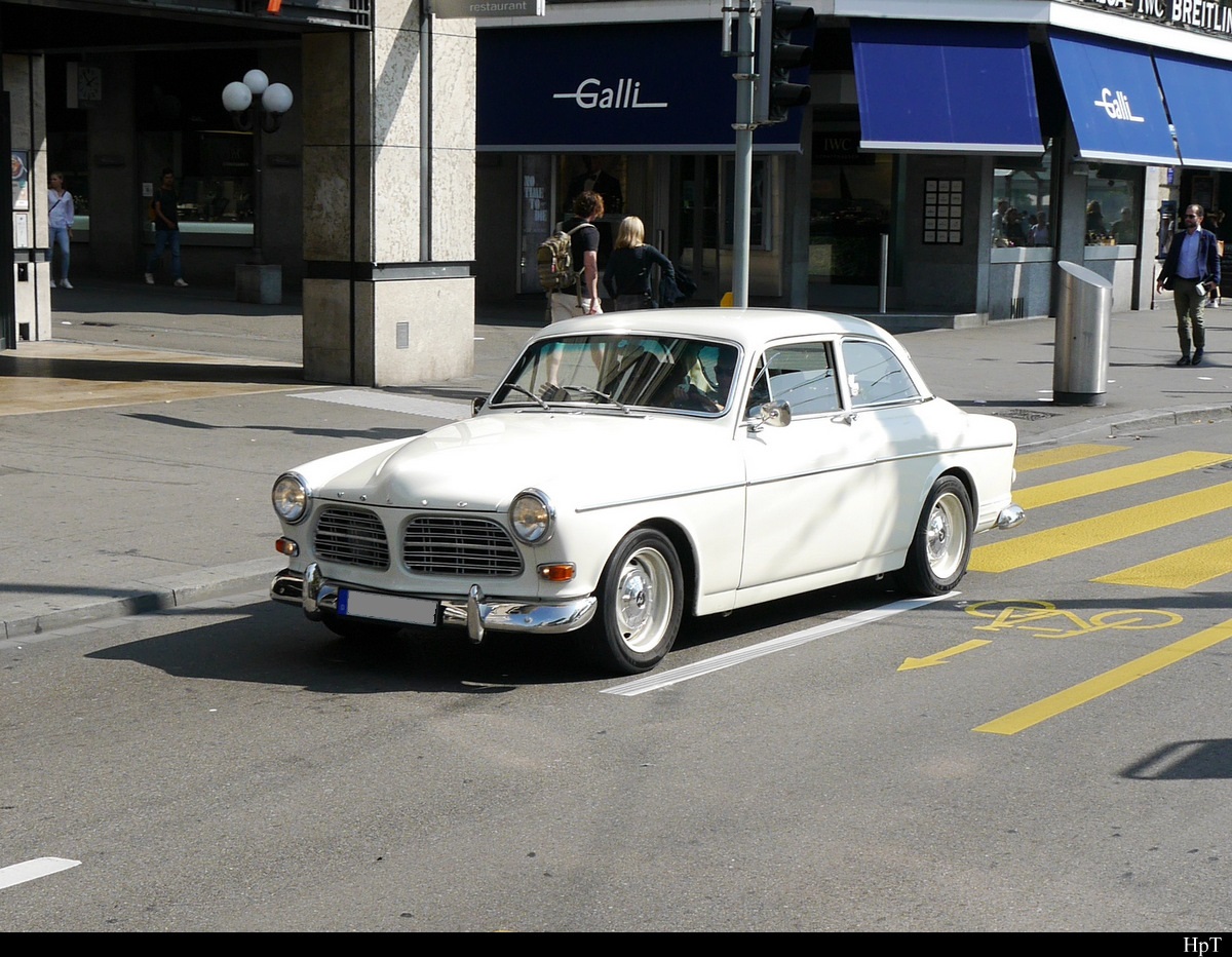 Oldtimer Volvo unterwegs in der Stadt Zürich am 20.09.2020