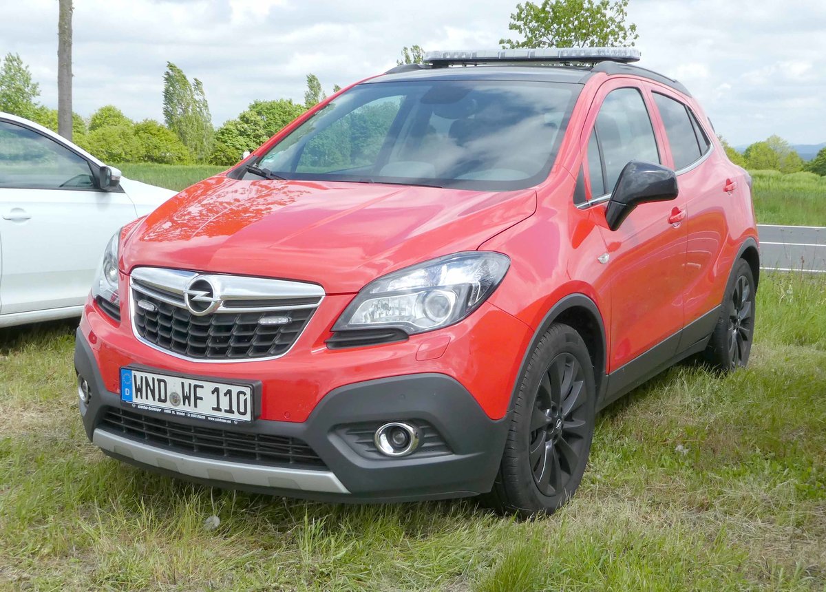 =Opel als Einsatzleitfahrzeug, steht auf dem Besucherparkplatz der Rettmobil 2019 in Fulda, 05-2019