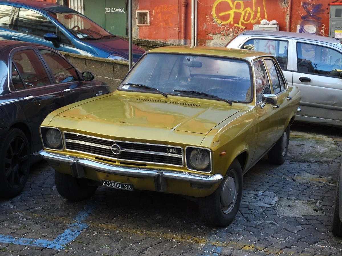 Opel Ascona 12 (Bj. 1972-1975), Aufnahmedatum: 03-03-2014 auf der Piazza Eritrea,  Neapel 