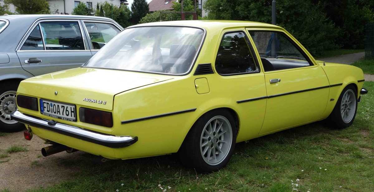 Opel Ascona 1.6 steht bei der Oldtimerausstellung in Fulda-Edelzell, Mai 2014