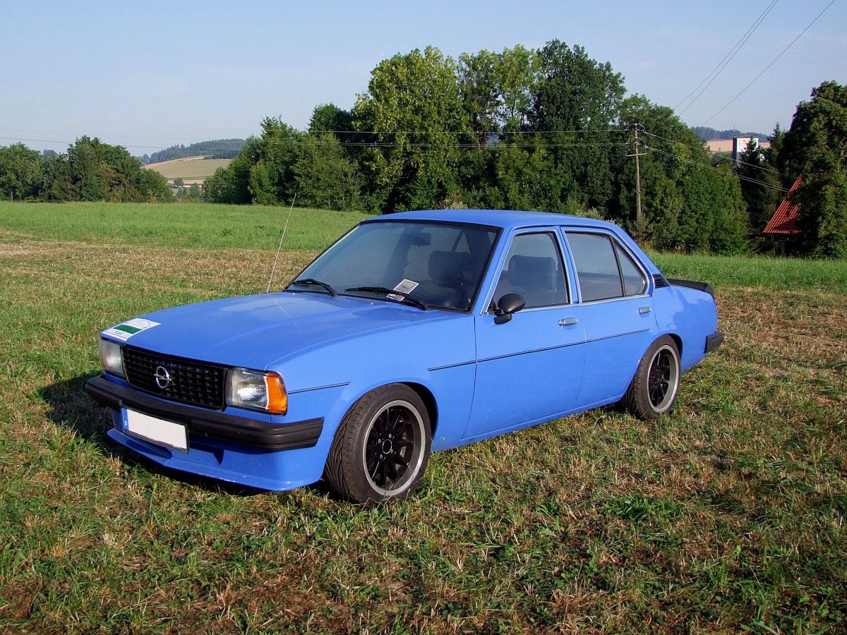 OPEL ASCONA-B, bei einem Abstecher in die Botanik; 130818