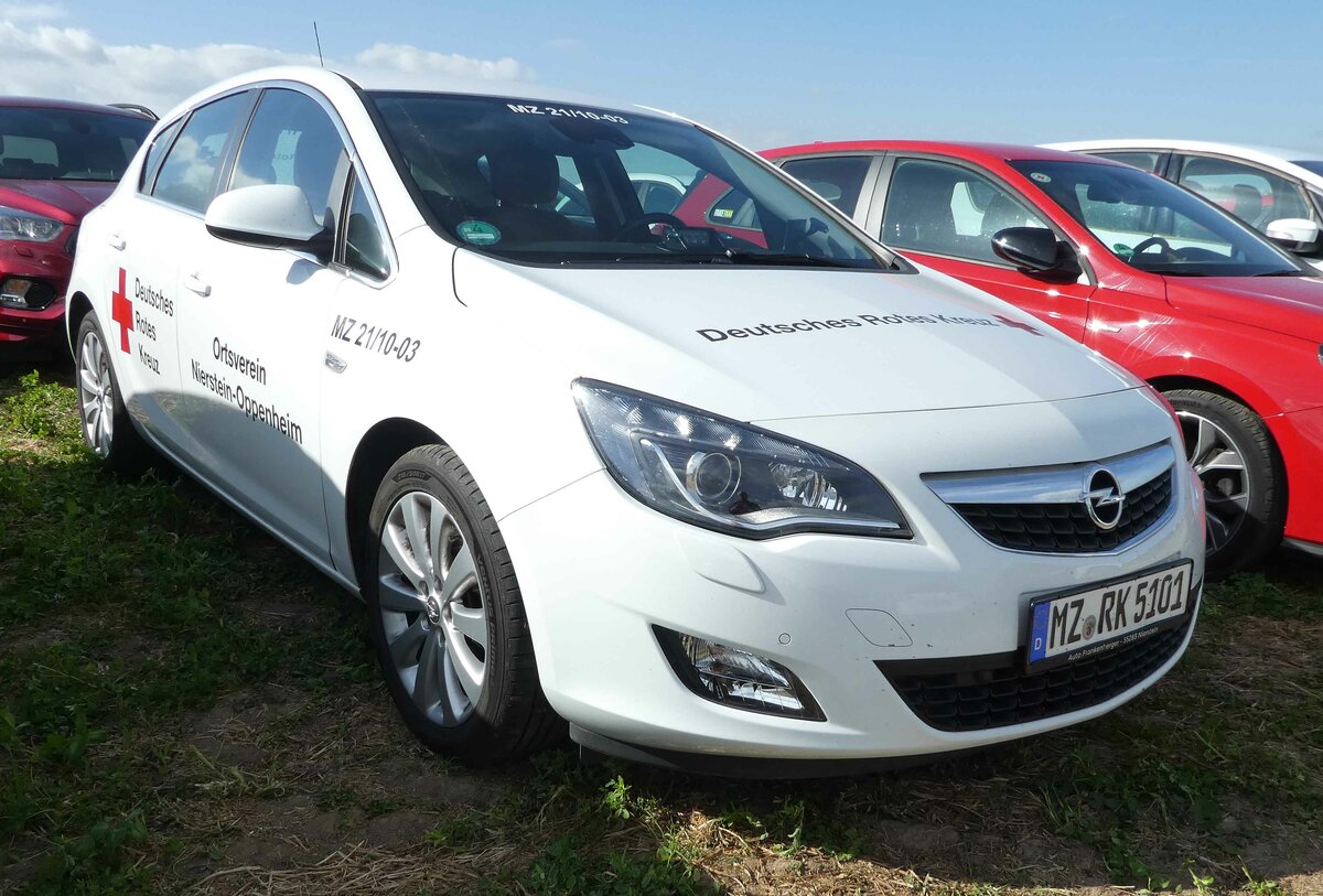 =Opel Astra des DRK OV NIERSTEIN-OPPENHEIM, gesehen bei der RettMobil im Mai 2022