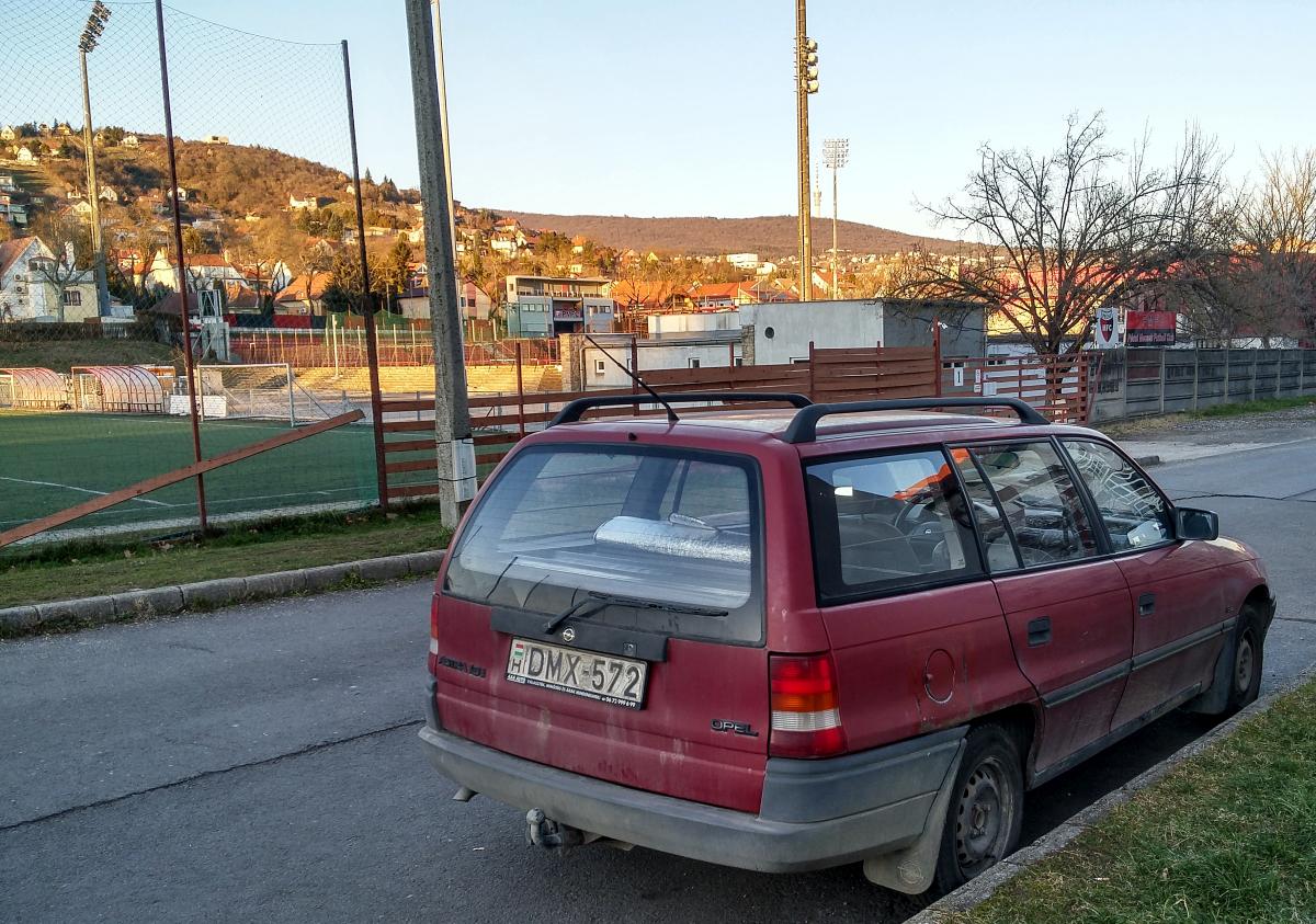 Opel Astra F Caravan, gesehen in Januar, 2020.