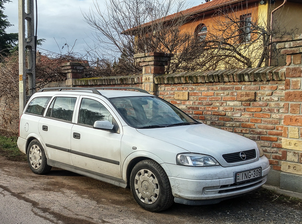 Opel Astra G Caravan gesehen in Januar, 2020.