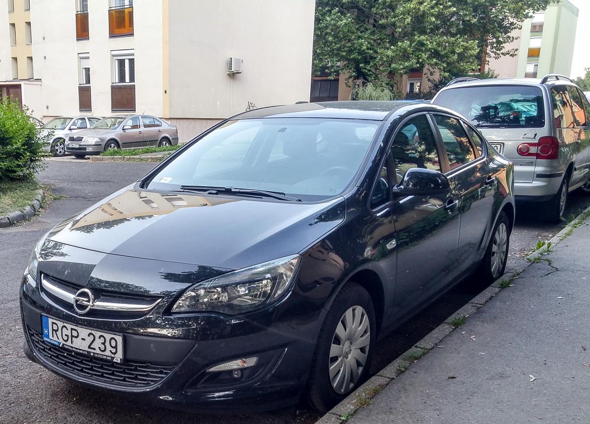 Opel Astra J Sedan, fotografiert in Pecs (HU), Juli, 2019.