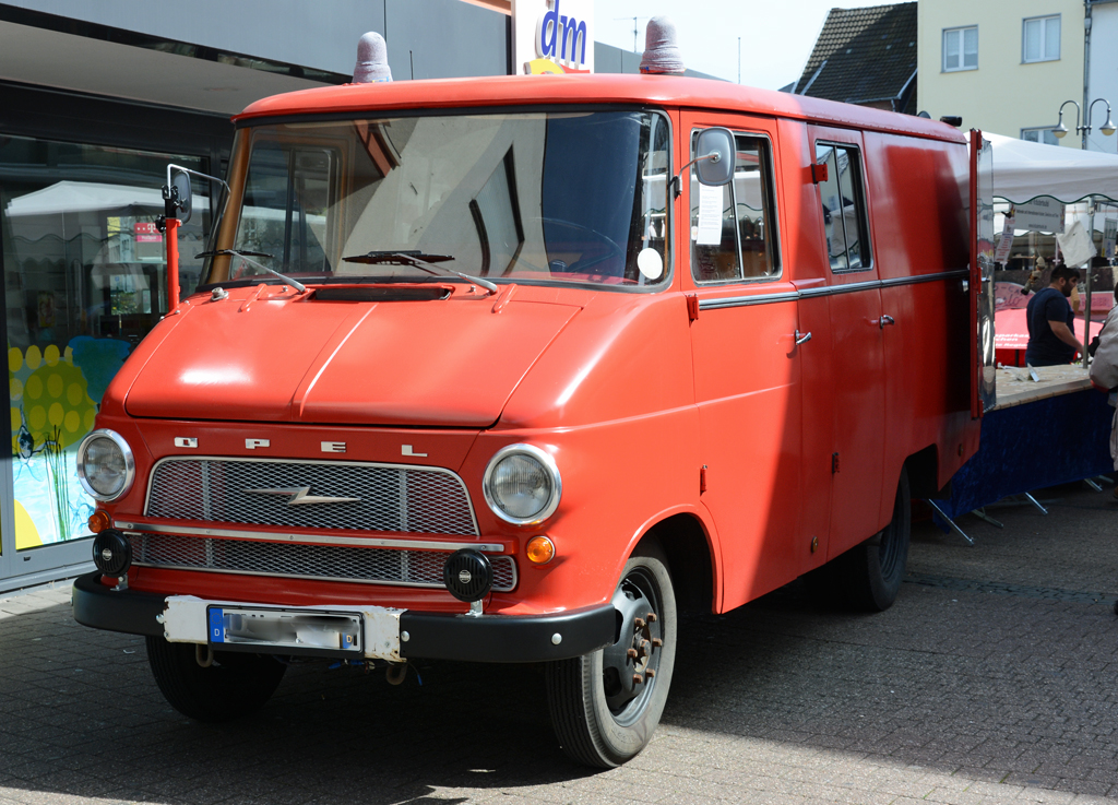 Opel Blitz 1.9 T, ehemaliges Feuerwehrauto, Baujahr 1964, 6 Zylinder Benziner mit 70 PS - Euskirchen 12.04.2015
