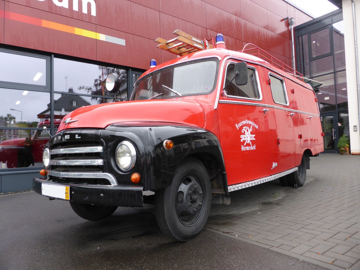 Opel Blitz LF8 vor dem Rheinland-Pfälzischen Feuerwehrmuseum in Hermeskeil, 17.06.2016