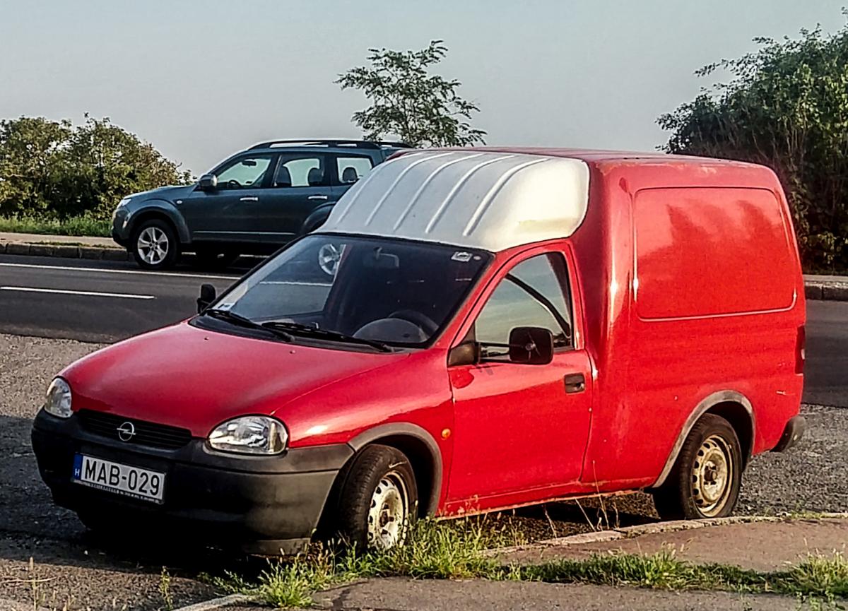 Opel Combo, gesehen in Pécs (HU), 08.2019.