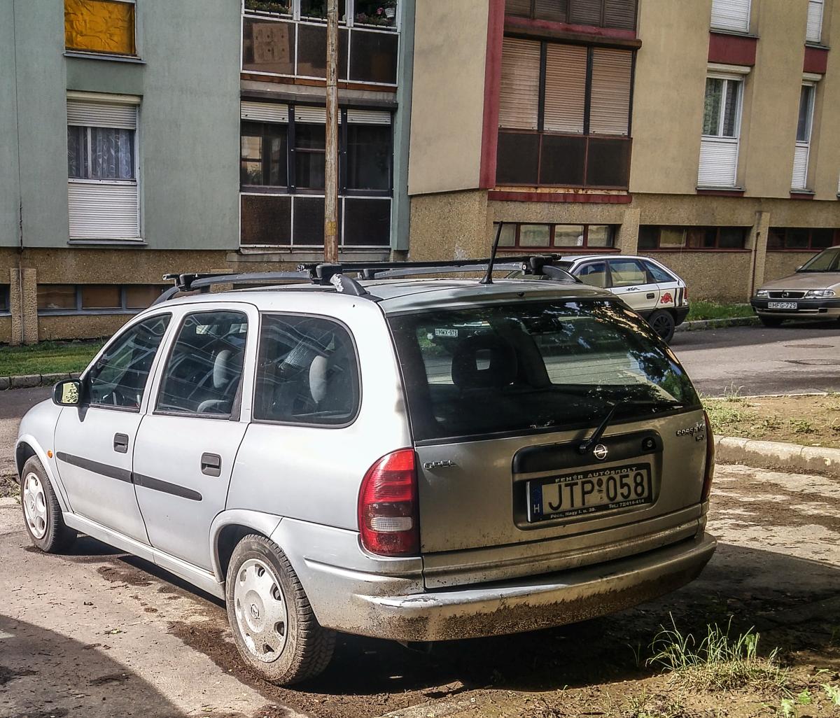 Opel Corsa Caravan fotografiert in Pecs (HU), Juli, 2019